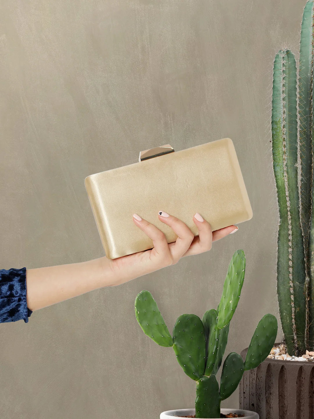 Caprese Harper Clutch Small E Gold